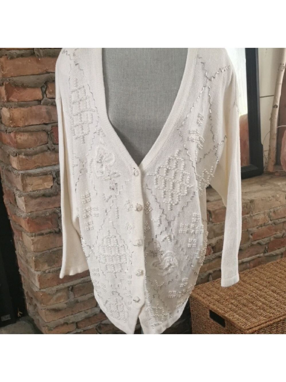Vintage 80s Maggie Lawrence white beaded v neckline cardigan. Size18/20